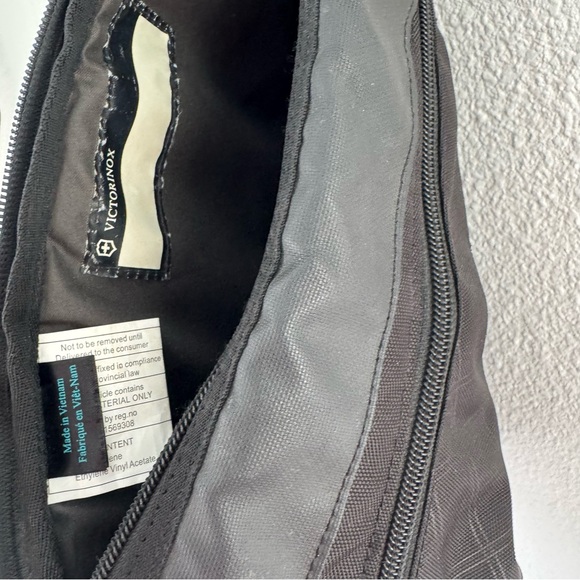 Victorinox Altmont 3.0 Mono Sling Backpack Black Bag Travel Dual Compartment - Picture 9 of 14